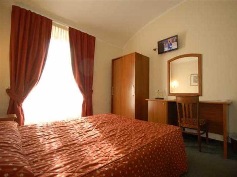 Hotel Urbani 3*